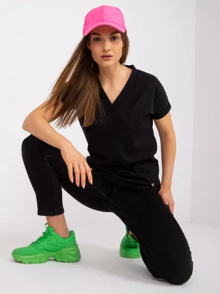 Tricou Fashionhunters cu decolteu în V negru