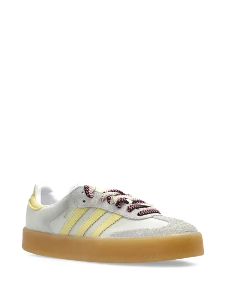 Top Adidas z autografem garniturowy w kwiatki czarny
