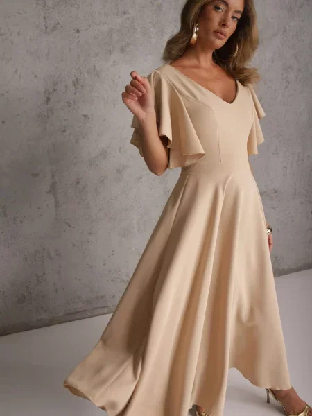 Rochie elegantă evazată decorată cu volane pe umeri Nessaza bej