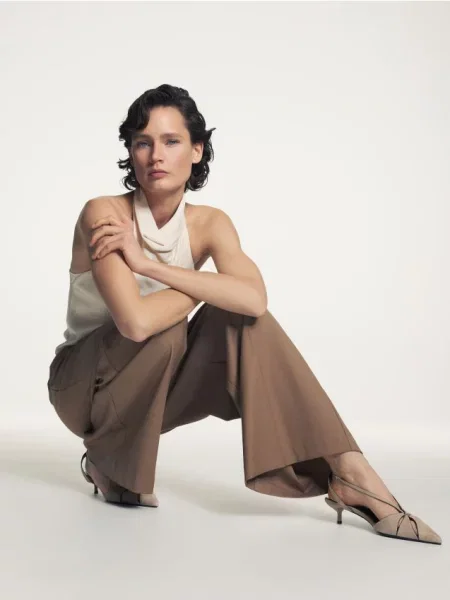 Кожаные туфли Reserved бежевые