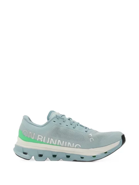 Sneakerși On albastru