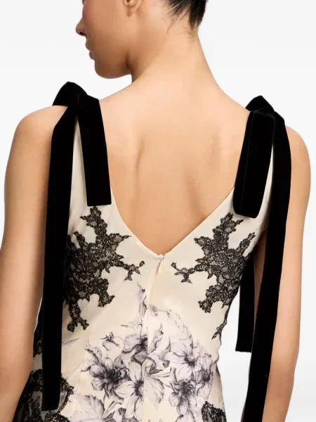 Rochie Cinq A Sept cu model floral cu imagine din dantelă