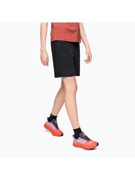 Дамски къси панталони за трекинг On Running Trek black черно
