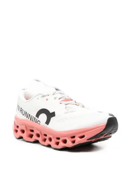 Sneakerși On alb