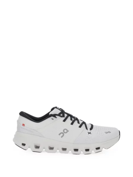 Sneakerși On alb