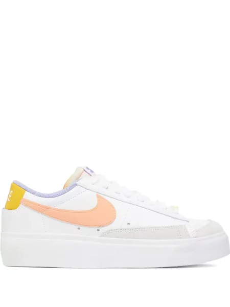 Sneakerși Nike Blazer cu platformă alb