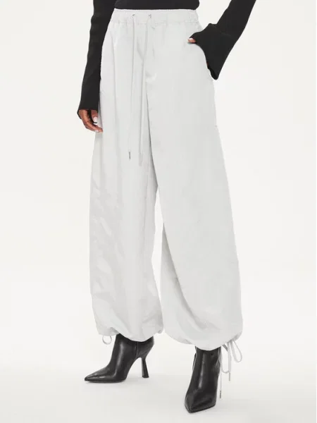 Gestuz Pantaloni din gri