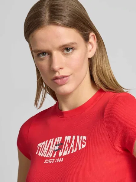 T-shirt o kroju slim fit z mieszanki bawełny Tommy Jeans czerwona