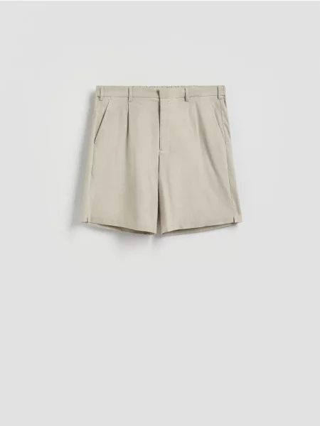 Reserved Pantaloni scurți regular cu amestec de in bej