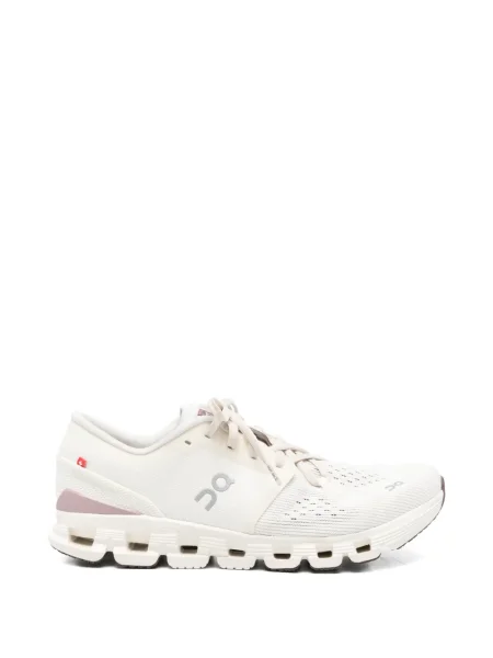 Sneakerși On