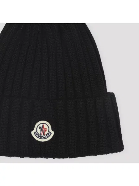 Czapka Moncler wełniana z pomponem czarna