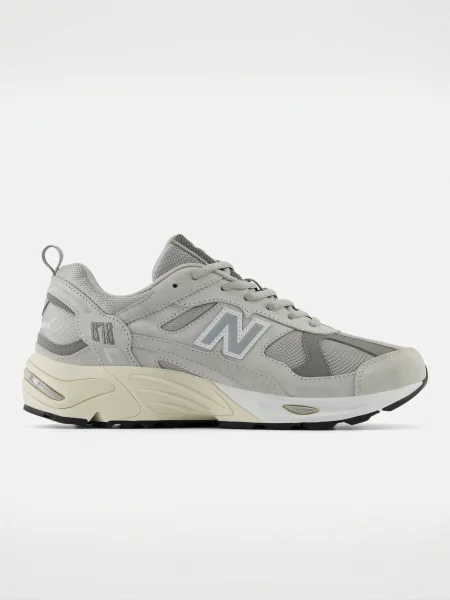 Замшевые повседневные кроссовки New Balance серые