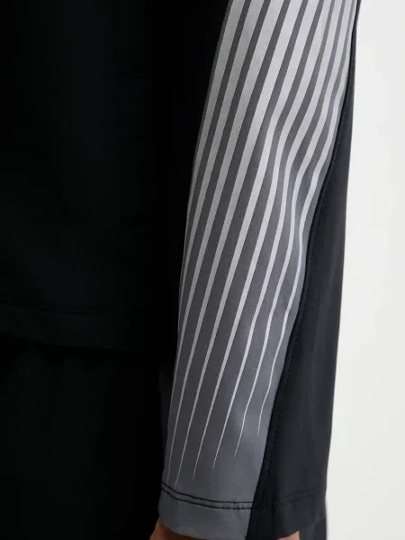 Демисезонная куртка Under Armour черная