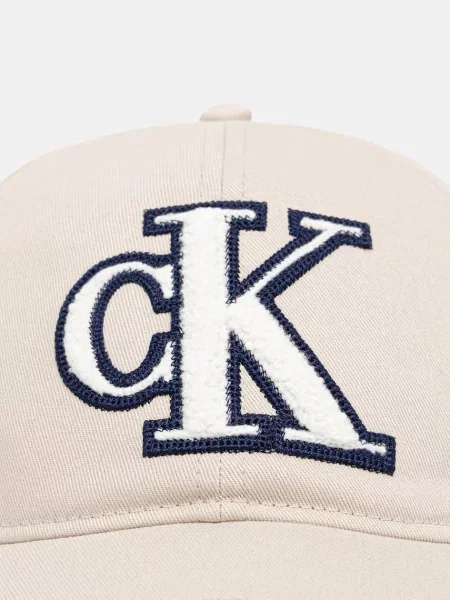 Calvin Klein kapa s šiltom bež