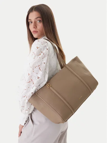 Calvin Klein Дамска чанта Emblem Hw Pebble Tote бежов