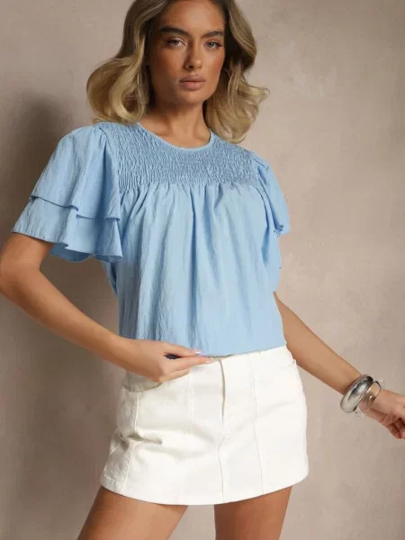 Jasnoniebieska Trapezowa Bluzka z Wiskozą Zdobiona Falbankami i Elastyczną Wstawką Mirlimi niebieska