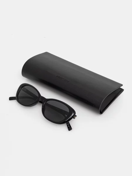 Солнцезащитные очки Saint Laurent черные