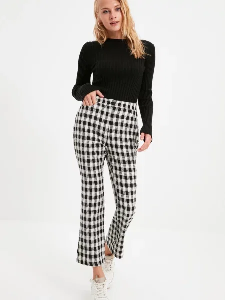 Pantaloni Trendyol în carouri gri