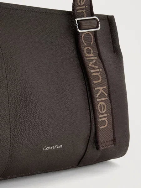 Shopper kabelka Calvin Klein s remienkami z ekologickej kože hnedá