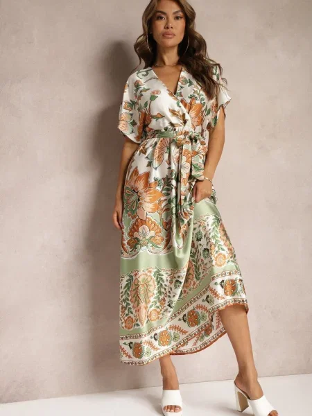 Rochie maxi petrecută cu în talie și fustă cloș Jeanina verde