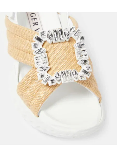 Sandale Roger Vivier cu cataramă bej