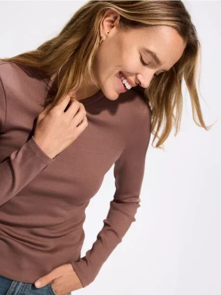 Reserved Tricou cu mânecă lungă din tricot striat cafeniu
