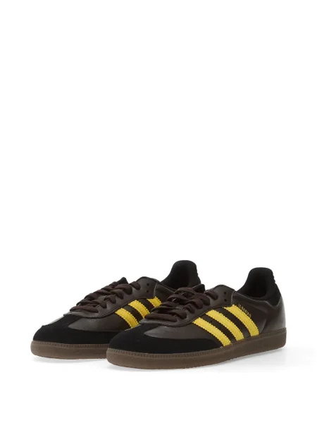 Pălărie Adidas cu dungi cu platformă din jerseu alb