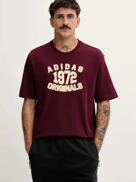 Тениска adidas Originals Varsity с принт бордо