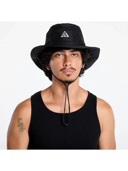 Светоотражающая шляпа Nike черная