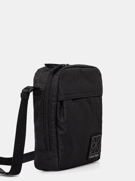 Geantă crossover Calvin Klein Utility Emblem Reporter negru