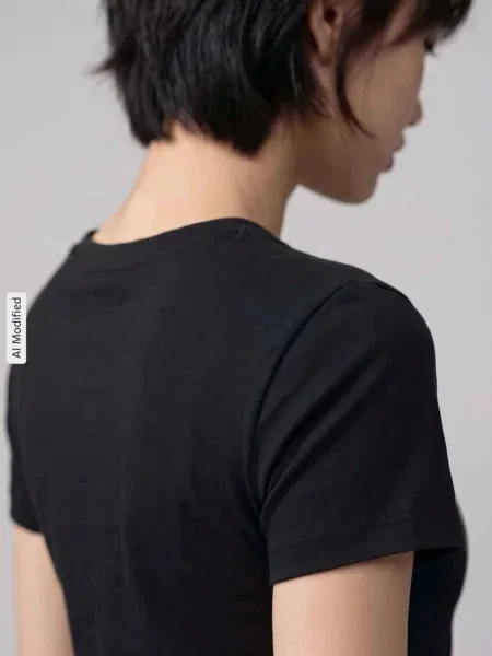T-shirt z małym detalem z logo Nike czarna