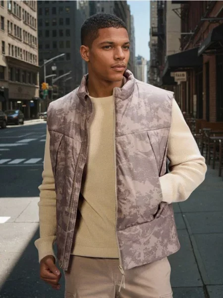 Sinsay Kamizelka puffer ze wzorem moro beżowy