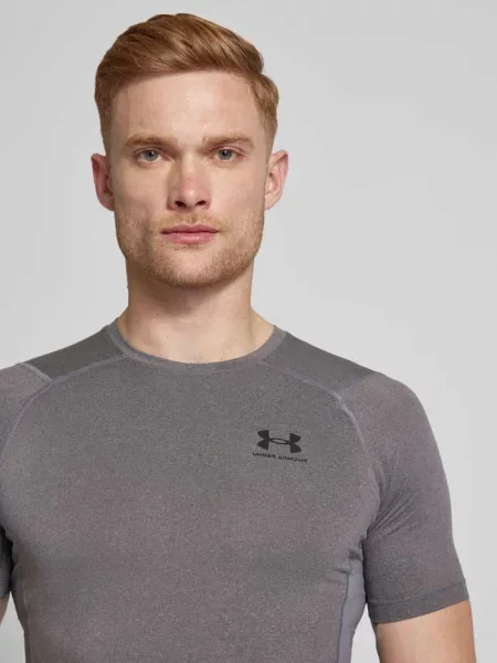 T-shirt z o kroju slim fit z nadrukiem z logo Under Armour