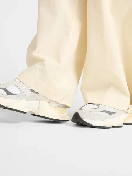 Брюки карго New Balance бежевые