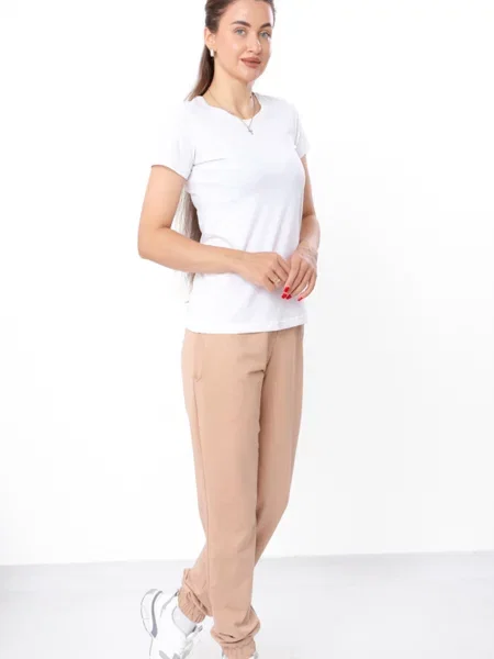 Джогери Носи своє бежевий