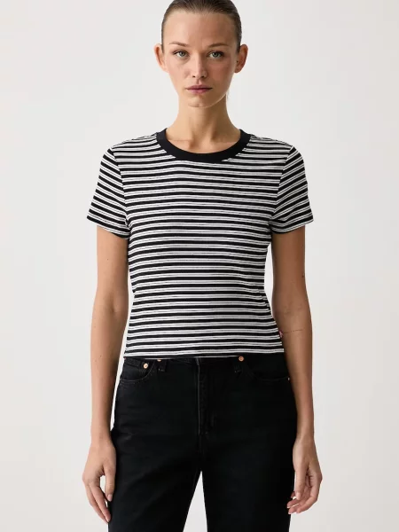 Levi's T-shirt damski z ESSENTIAL BABY czarna