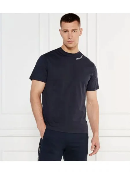 Tricou