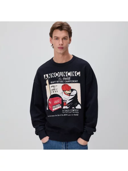 Reserved Mikina comfort fit s potiskem Coca-Cola černý