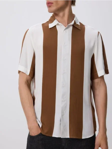 Reserved Cămașă comfort fit din maro