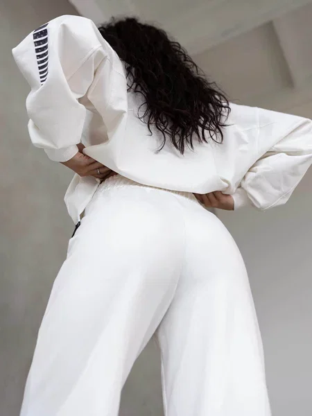 Женский костюм с брюками палаццо білі