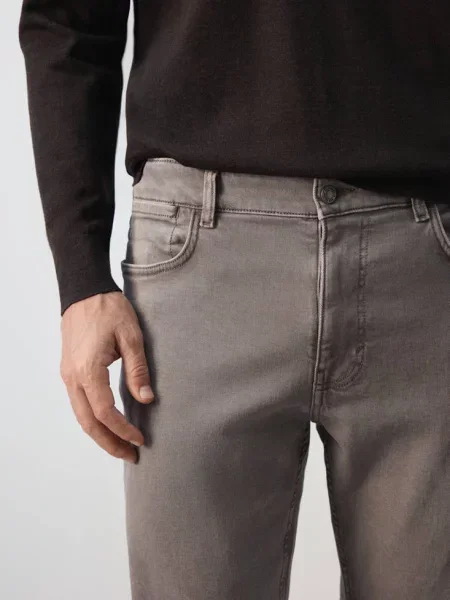 Jeansy Patrick slim fit Ultra Soft Touch norkowy Mężczyzna 40 MANGO MAN szary