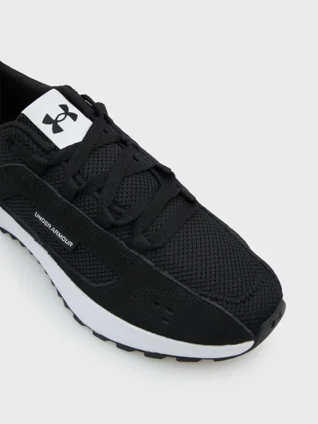 Кроссовки Under Armour в уличном стиле черные