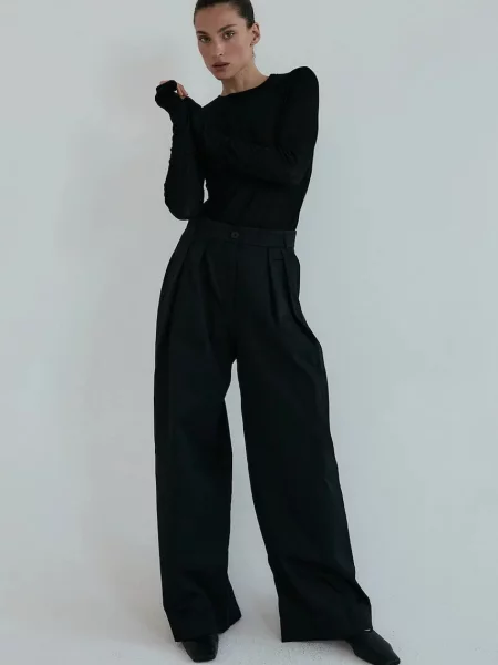 Muuv. Muuv pantaloni straight pentru femei din negru