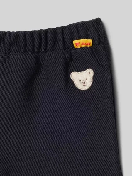 Szorty o kroju skinny fit z przeszytym kantem Steiff granatowe