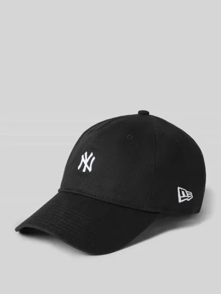 Czapka z daszkiem z logo i haftami model New Era czarna