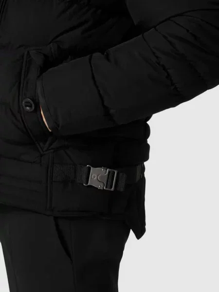 Kurtka pikowana o kroju regular fit z naszywką z logo model ‘STARSTREAM’ czarna