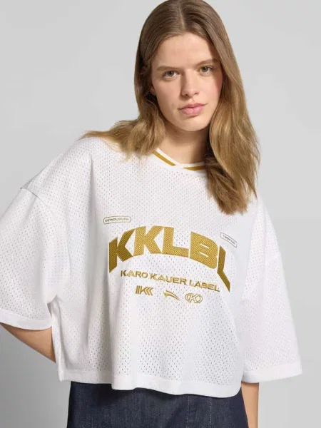 T-shirt o krótkim kroju z tylnym nadrukiem z logo Karo Kauer biała