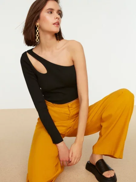 Top Trendyol cu strasuri negru