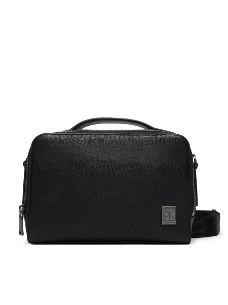 Calvin Klein Crossover torbica Emblem Hw Camera Bag crna