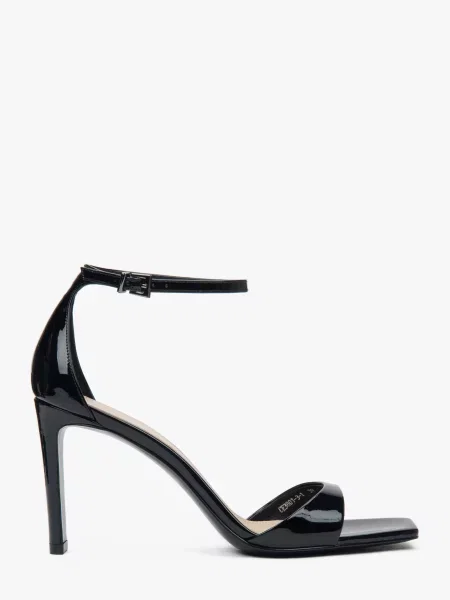 Кожаные босоножки Estro черные